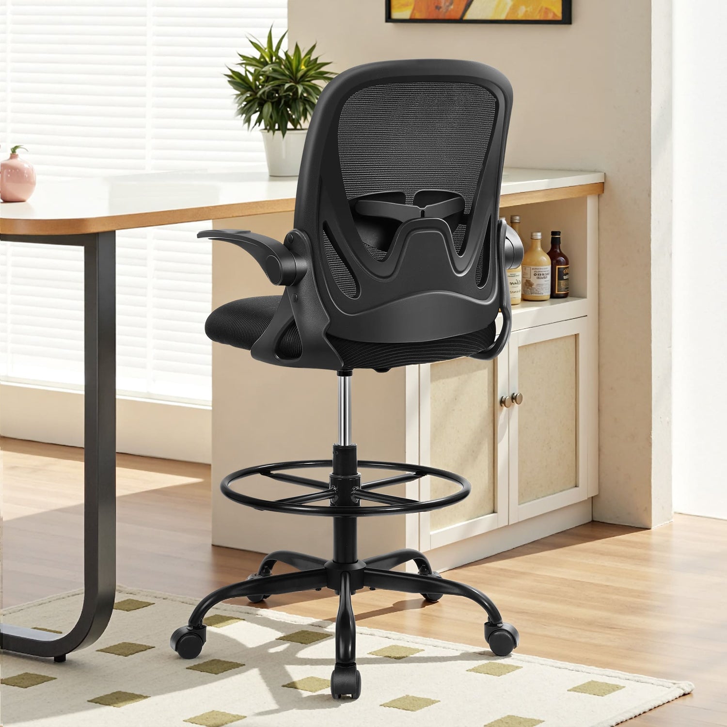 Ergonomischer Zeichenstuhl mit verstellbarem Fußring und hochklappbaren Armlehnen 934Z